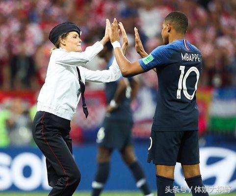  姆巴佩伤愈复出传射建功，大巴黎四球横扫兰斯登顶积分榜  